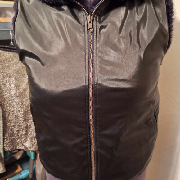 Reversible Fake Fur Vest - Picture 3 of 9